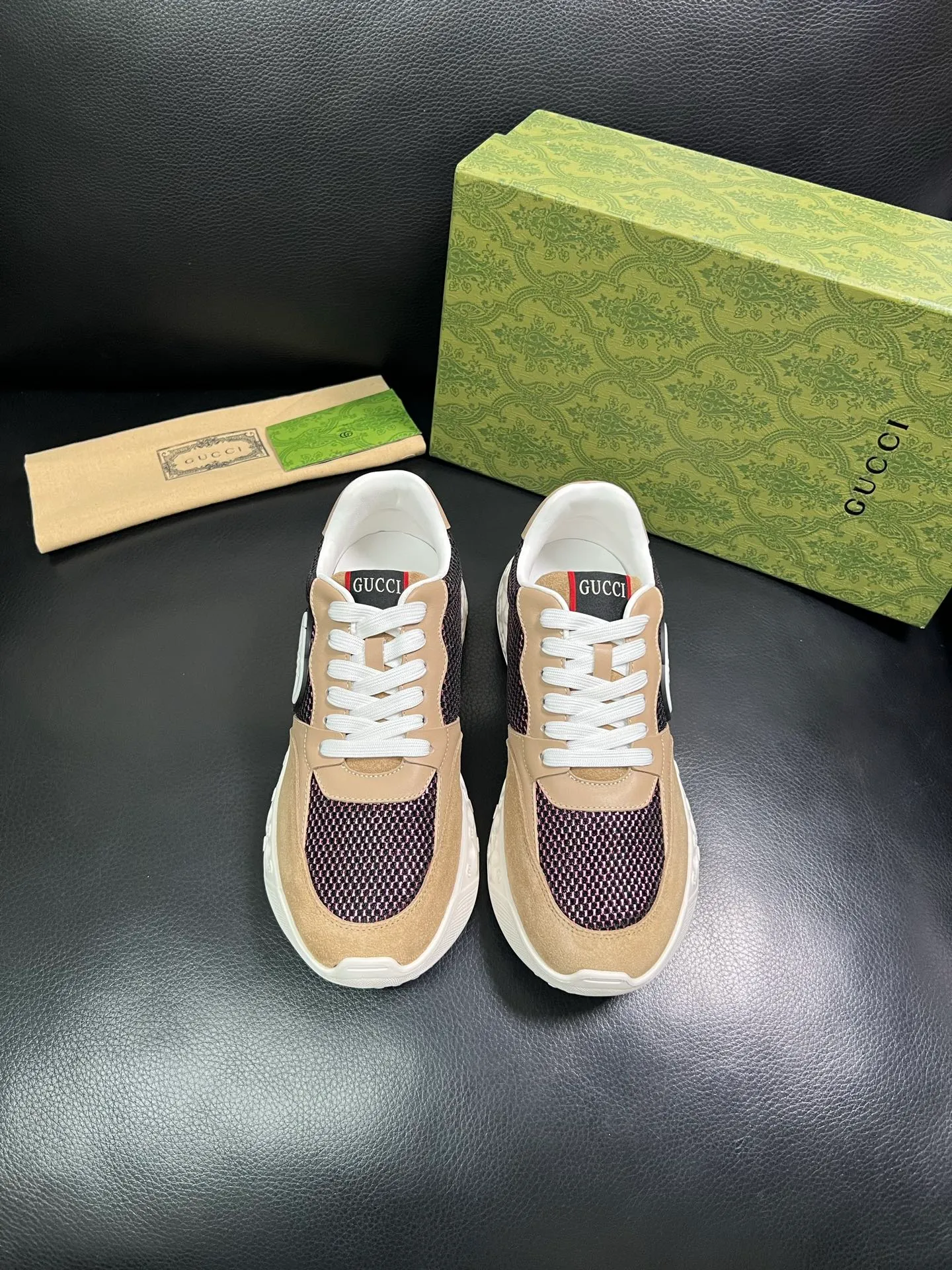 Men's shoes 💰780 Gucci top purchasing agency Gucci counter synchronization. Original factory configuration imported cowhide from Italy with mesh fabric, high-quality splicing and complex craftsmanship, imported cowhide lining, sole: original factory specially provided original sole super comfortable, original factory with single goods high quality, welcome to compare, code number 39-44 (customized 38 45) 85856